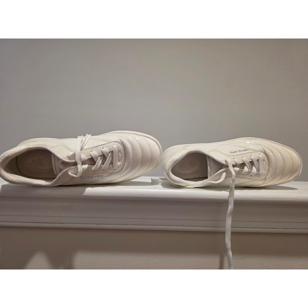 Women's sz 6 M Michael Kors Cream Patent Quilted Low Top Sneakers Shoes - Picture 7 of 9